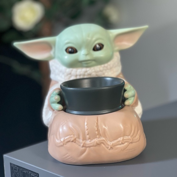 The Child - Scentsy Warmer from the Mandalorian Baby Yoda - Picture 3 of 5